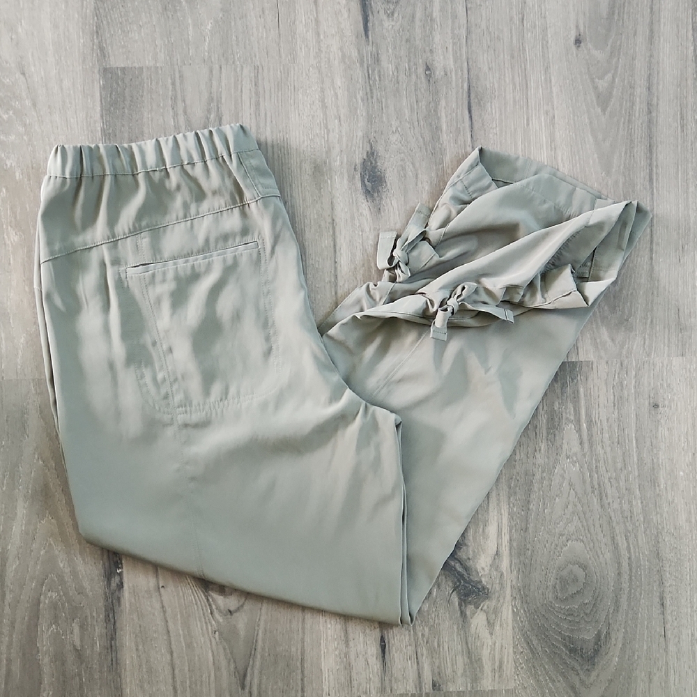Chico's Lightweight Cinc-Leg Jogger